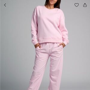 Comfrt Viral Powder Pink Sweatshirt and Sweatpants Set BRAND NEW